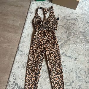 The cutest leopard work out set!